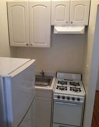 3rd image of 407 E 88th St APT 1B