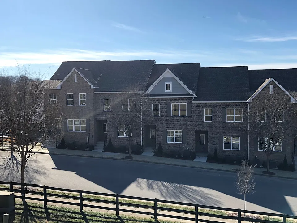 8100 Lenox Creekside Dr #5
