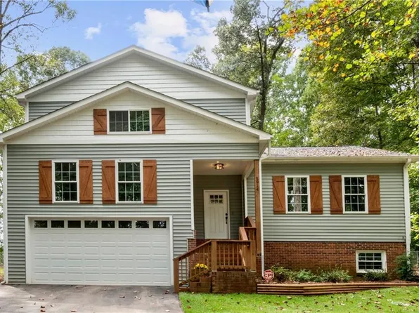 5914 Edgewater Dr, Clemmons, NC 27012