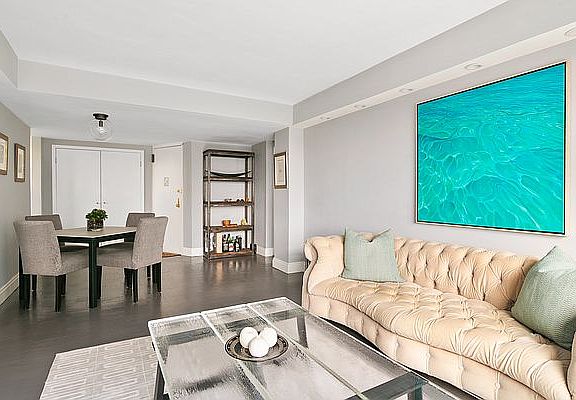 4th image of 105 W 13th St APT 17E
