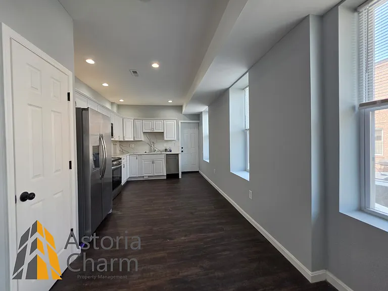 2920 E Madison St — Photo 19