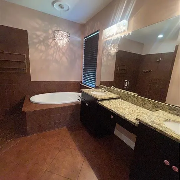 2427 Ashbury Cir — Photo 9