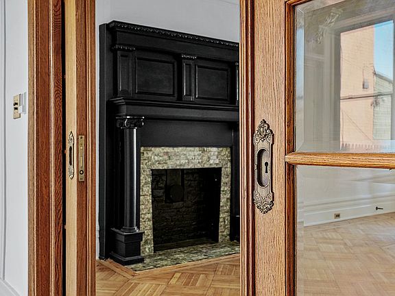 5th image of 2236 Vanderveer Pl
