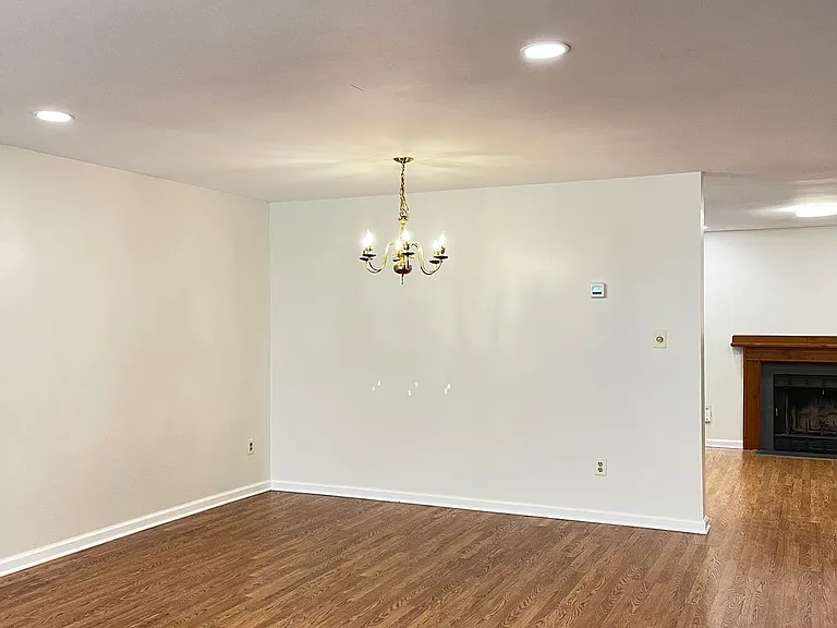 240 Teasdale Pl — Photo 3