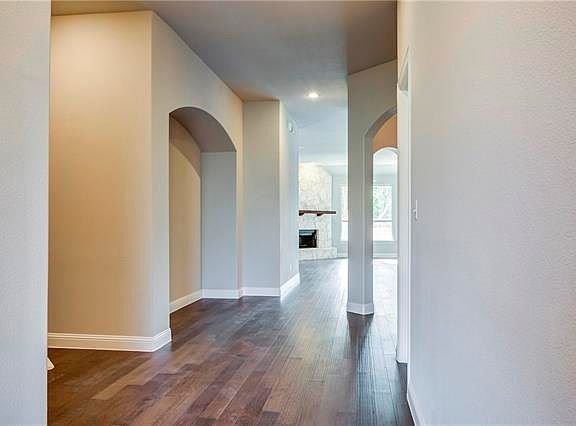 3rd image of 119 Oakwood Ln