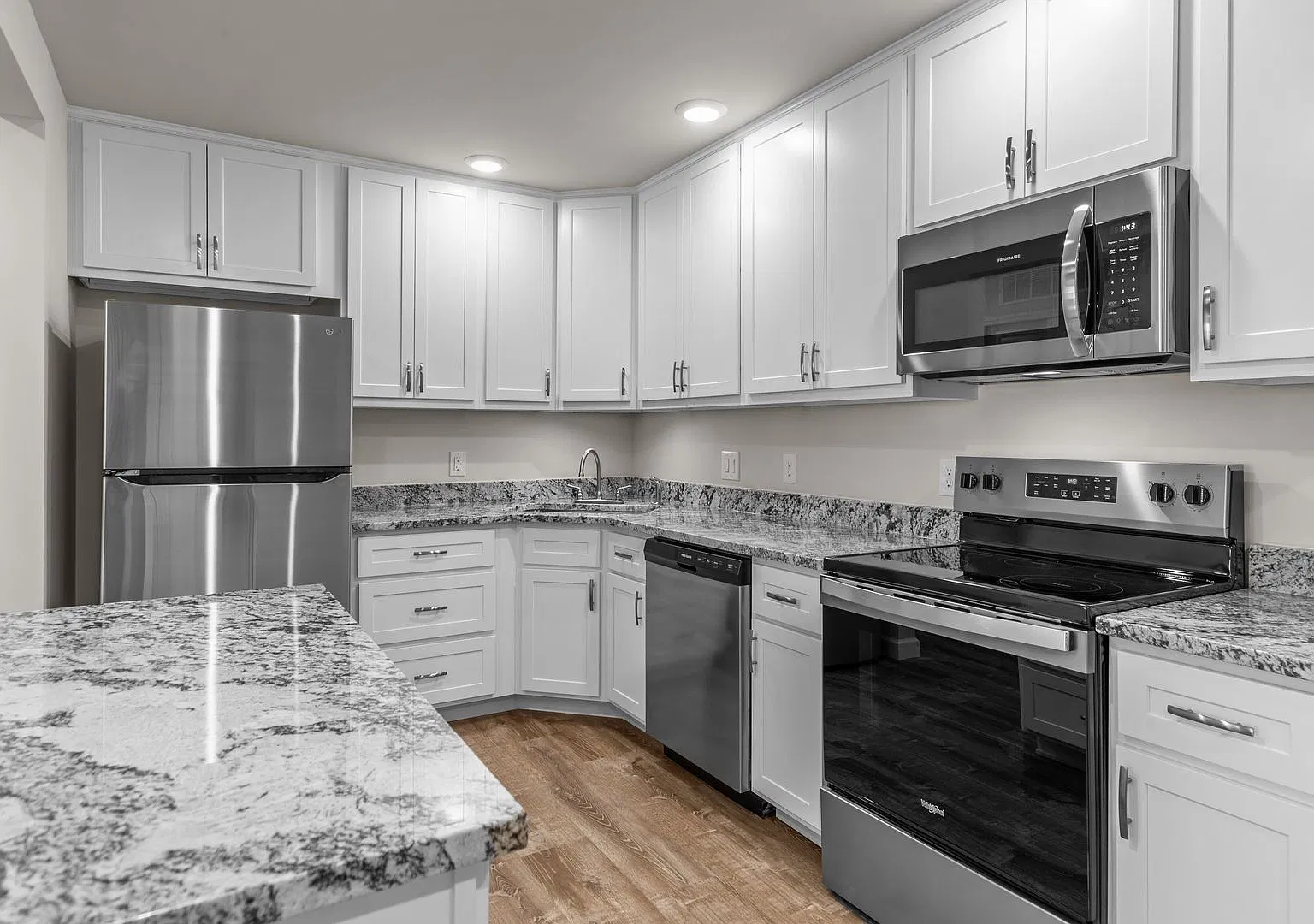 Sherman Square Apartments — Photo 4