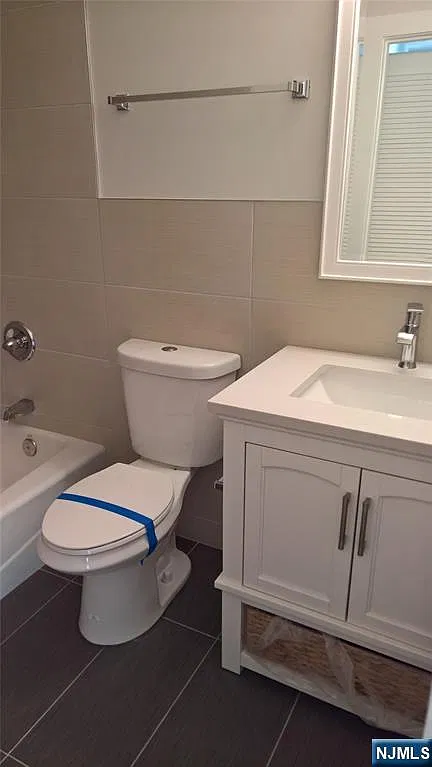 2 bed, 1.5 bath, 1002 sqft, $3,500 — Photo 3