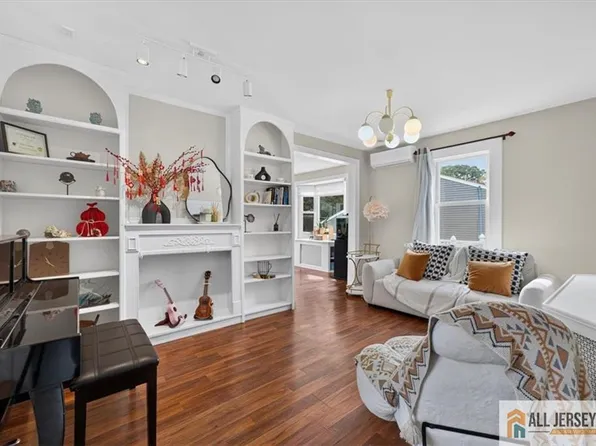 59 Lloyd St, Edison, NJ 08817