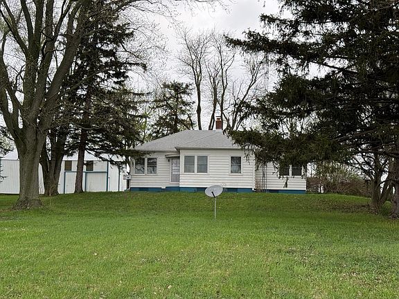5th image of 827 N 3450th Rd