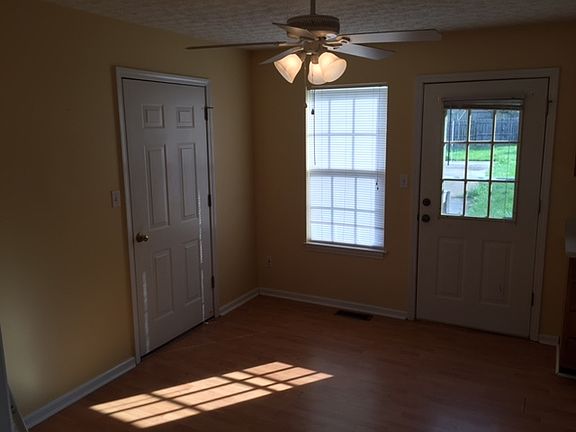 5th image of 353 Easton Cir
