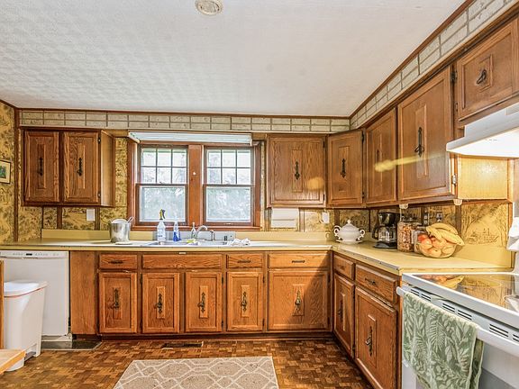 4th image of 16345 Lawndale Ave