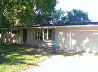 1522 Circle Dr, Burnsville, MN 55337