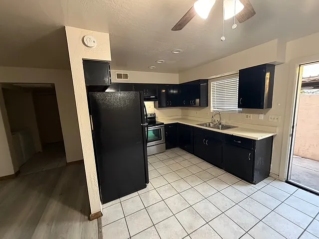 2 bed, 1.5 bath, 896 sqft, $1,490 — Photo 4