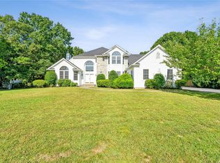 8 Homecoming Pl, East Setauket, NY
