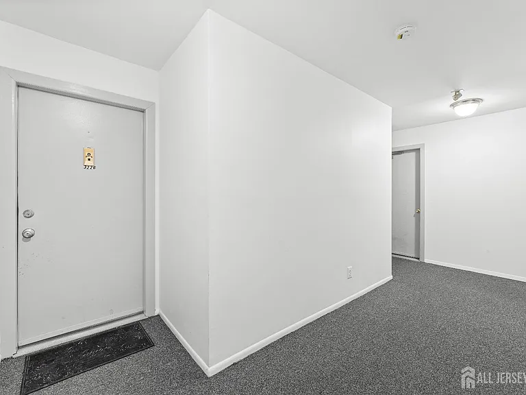 3226 Sayre Dr — Photo 11