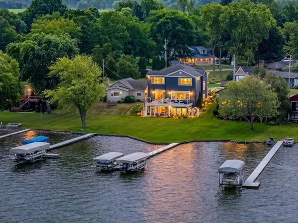 7705 S Indian Lake Dr, Vicksburg, MI 49097