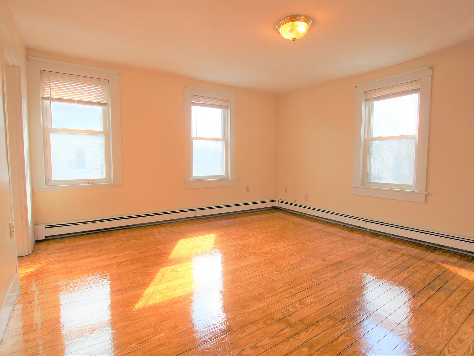 2 bed, 1000 sqft, $2,500 — Photo 4