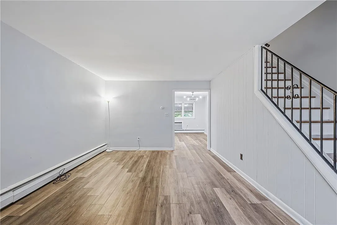 4 bed, 2.0 bath, 1344 sqft, $2,300 — Photo 3