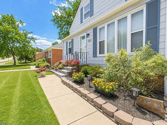 3rd image of 2322 Larchmont Dr