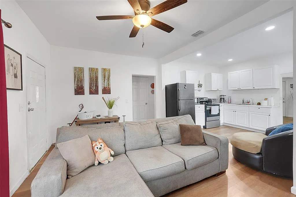2 bed, 1.0 bath, 1032 sqft, $1,700 — Photo 4