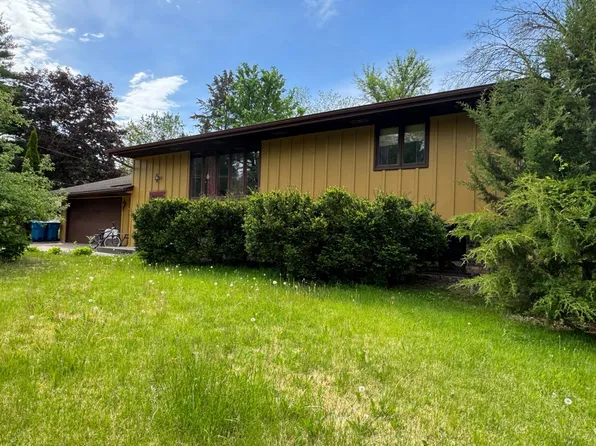 2028 Dotte Dr, White Bear Lake, MN 55110