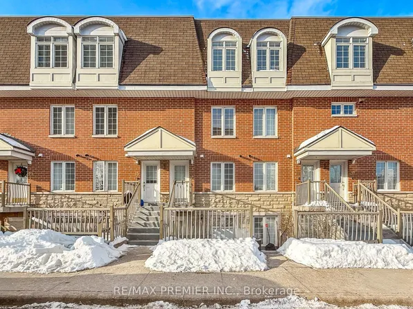 55 Cedarcroft Blvd #17, Toronto, ON M2R 3Y1