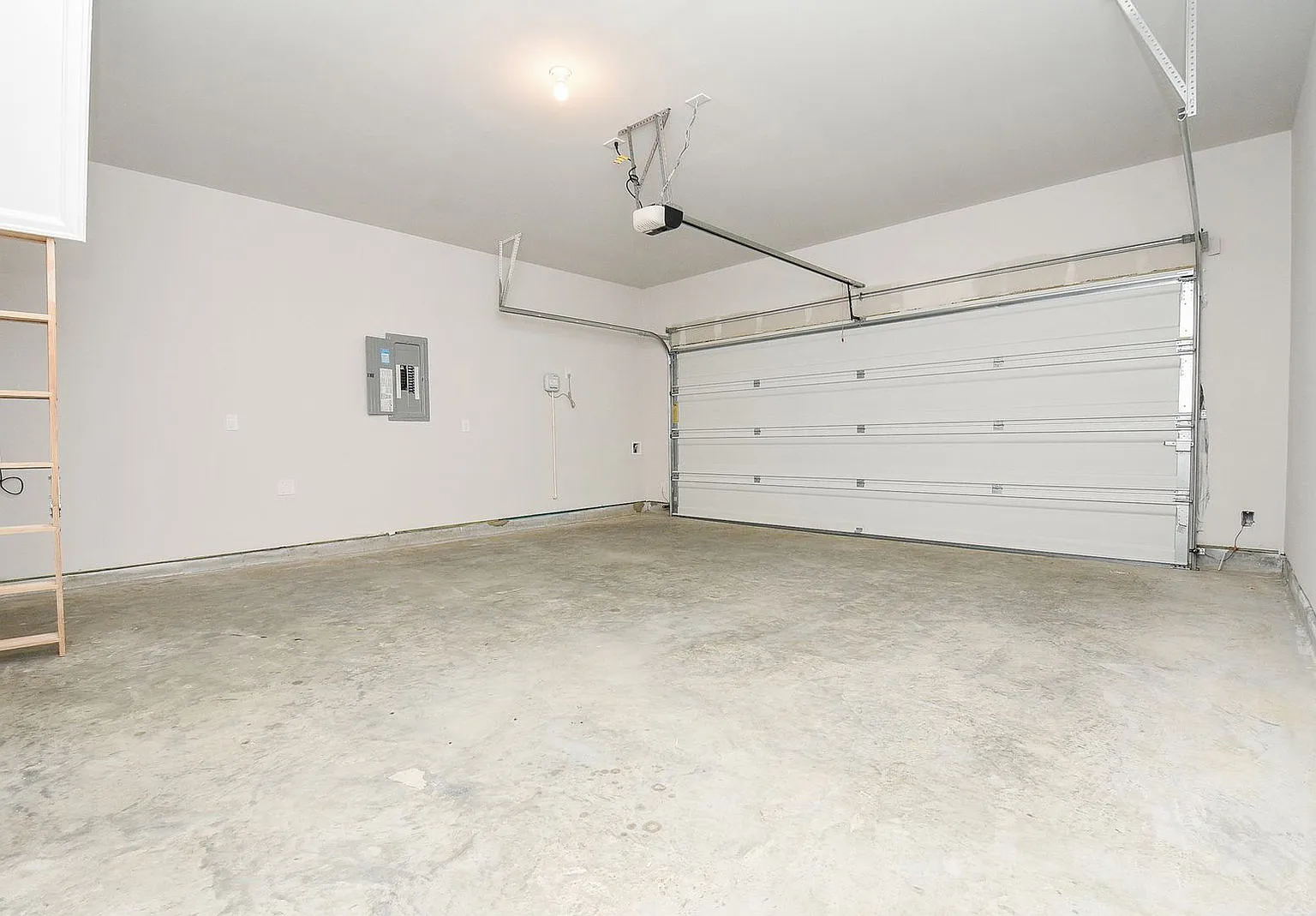 4 bed, 2.5 bath, 1583 sqft, $2,050 — Photo 2