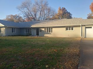 712 W 5th St, Halstead, KS 67056