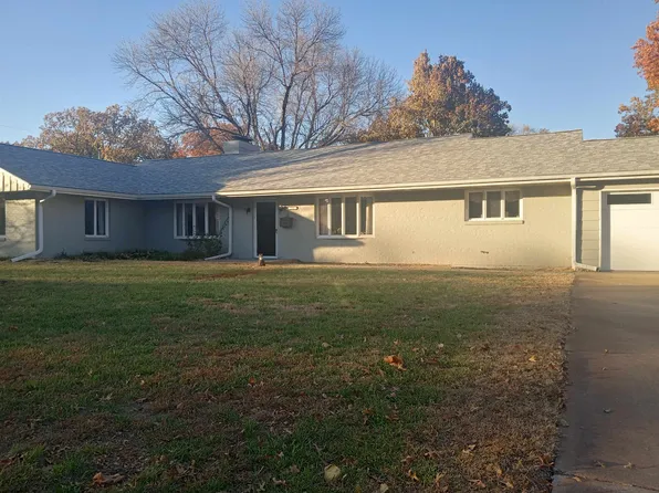 712 W 5th St, Halstead, KS 67056