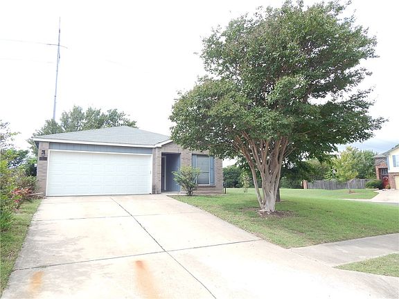 2nd image of 1611 Lantern Light Dr