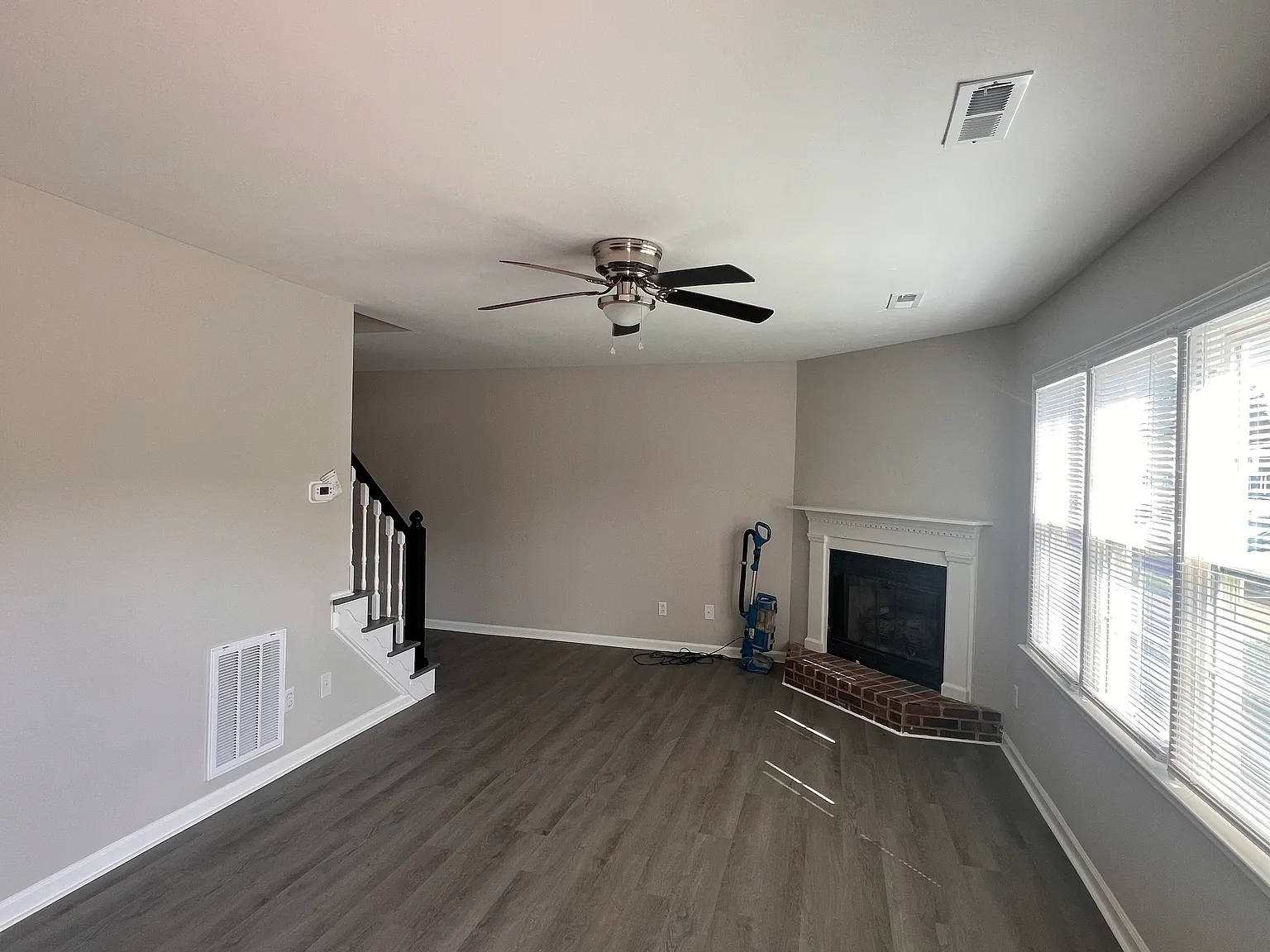 3 bed, 2.5 bath, 1453 sqft, $1,350 — Photo 2