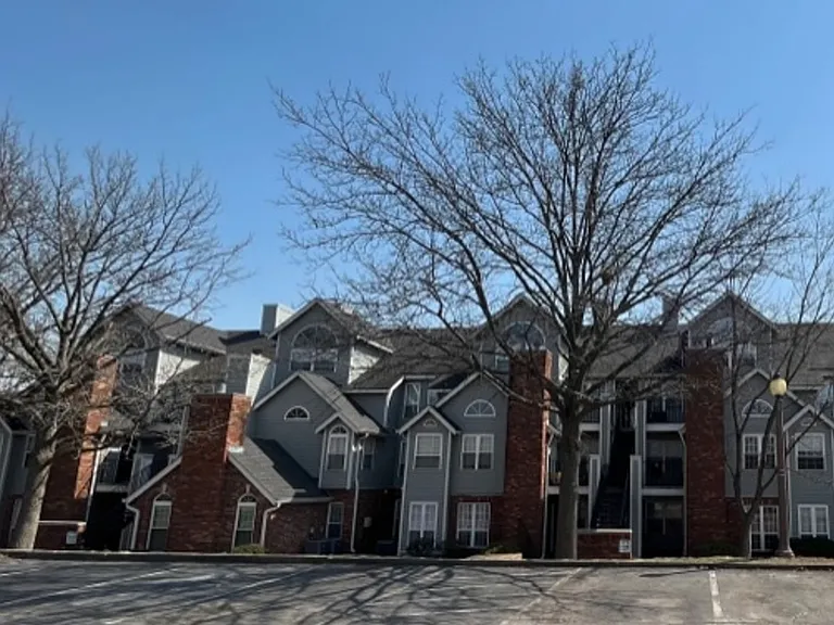 Heritage Apartments — Photo 1