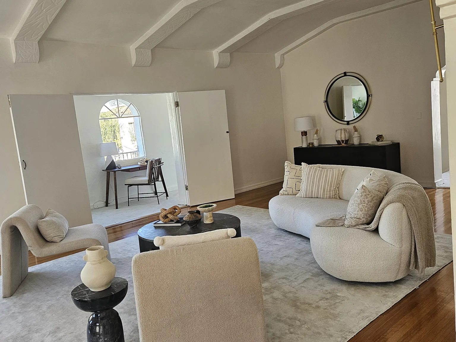 3 bed, 2600 sqft, $5,995 — Photo 3