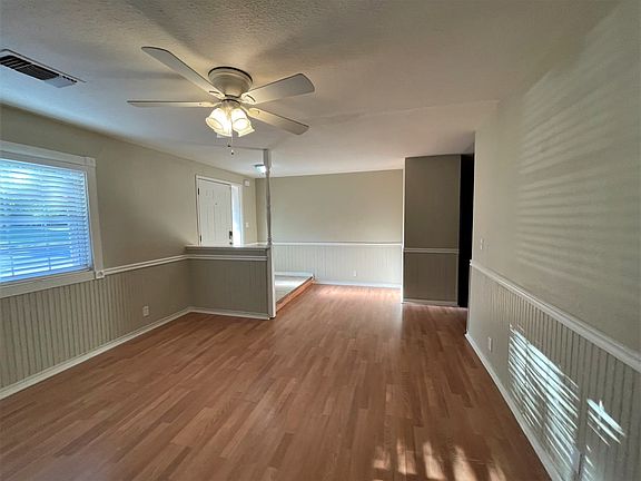 2nd image of 2919 Camrose Ave