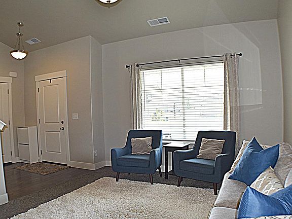 5th image of 3019 N Oscar Ave