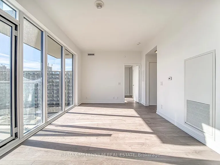 270 Dufferin St #606 — Photo 8