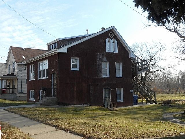 1st image of 1923 Vermont St
