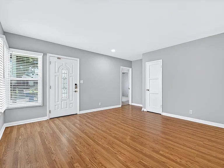 4913 Premiere Ave — Photo 4