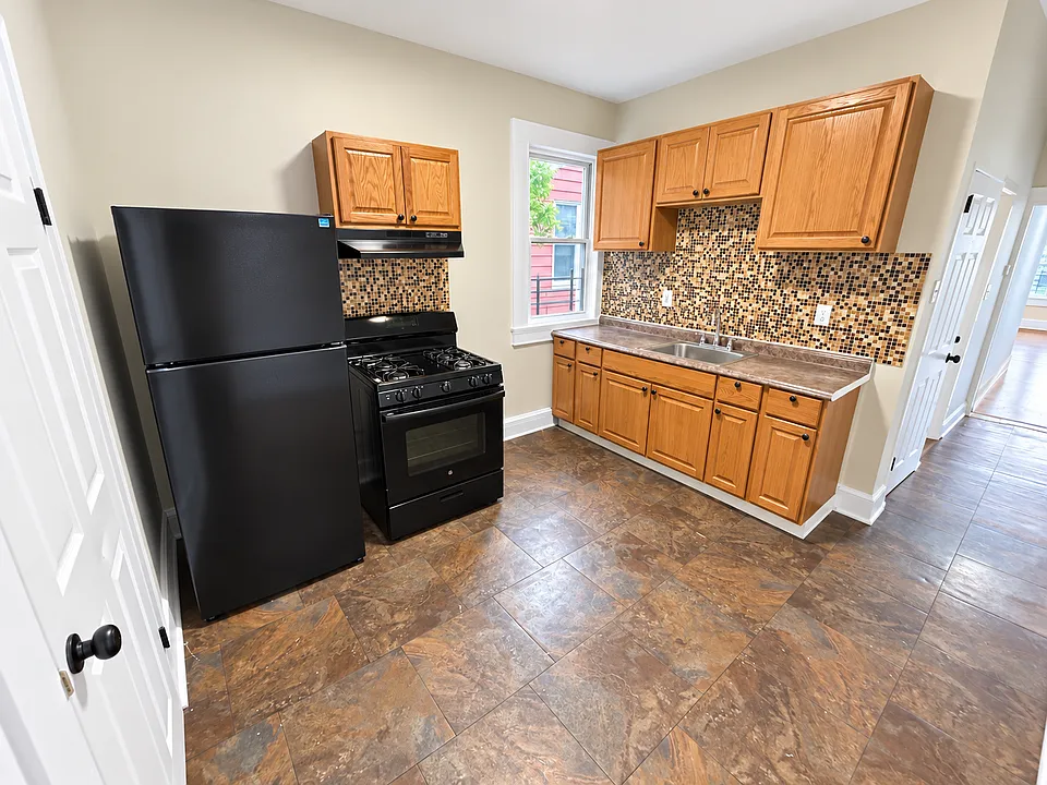 267 Clinton Pl #2