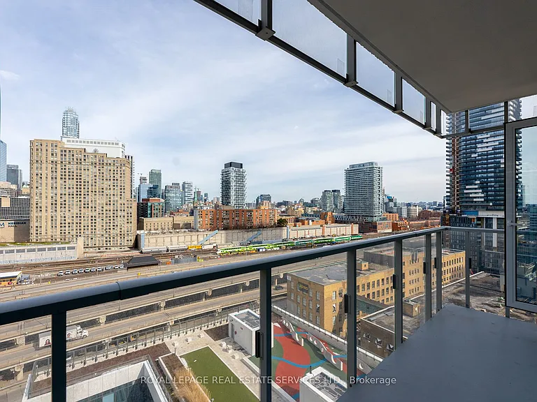 28 Freeland St #1307 — Photo 10