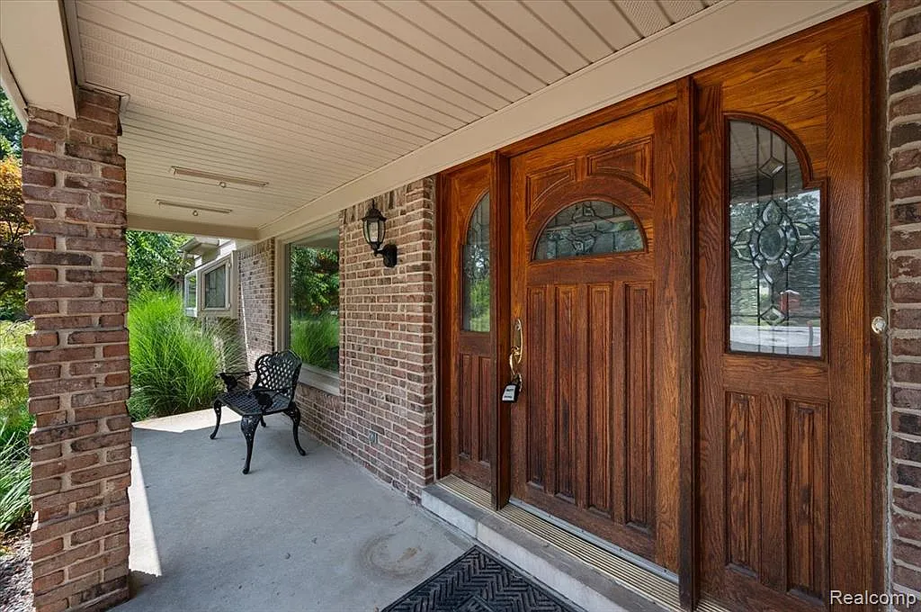 4 bed, 4.0 bath, 4216 sqft, $7,000 — Photo 4