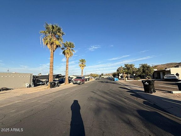 2nd image of 801 E SIESTA Drive