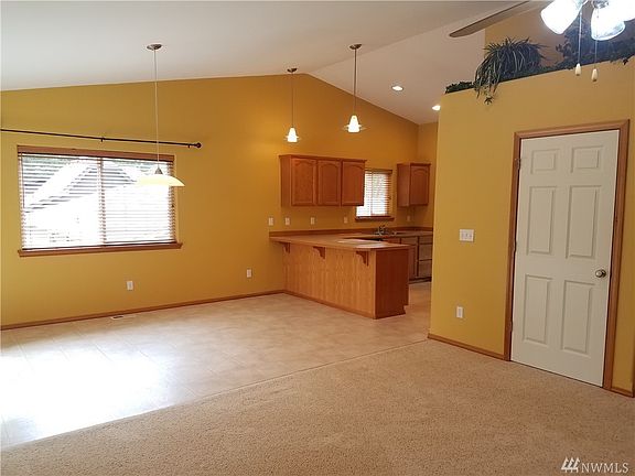 5th image of 151 E Aycliffe Dr