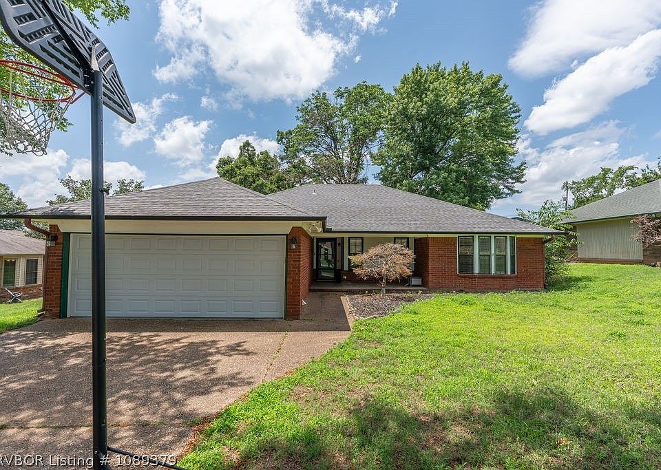 1st image of 1421 Briarwood Dr
