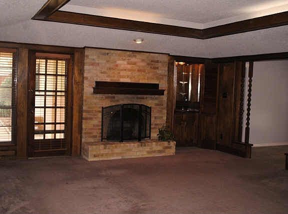 3rd image of 904 Hillsdale Dr
