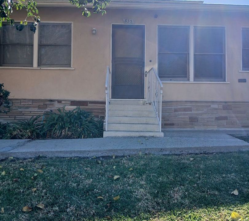 1st image of 835 W 10th St #835