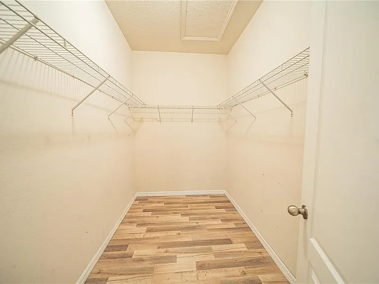 2592 Isabela Ter — Photo 12
