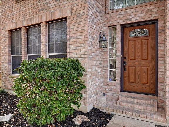 3rd image of 1010 Oaklands Dr