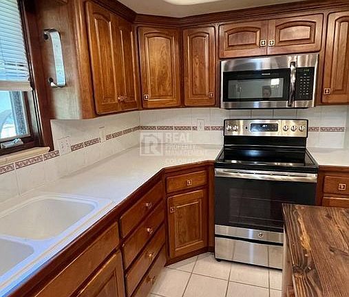 5th image of 2748 S Marshall St