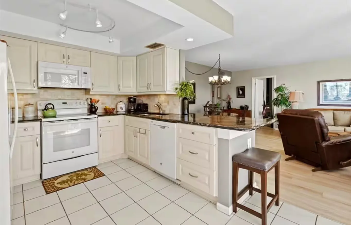 2 bed, 1050 sqft, $2,200 — Photo 4